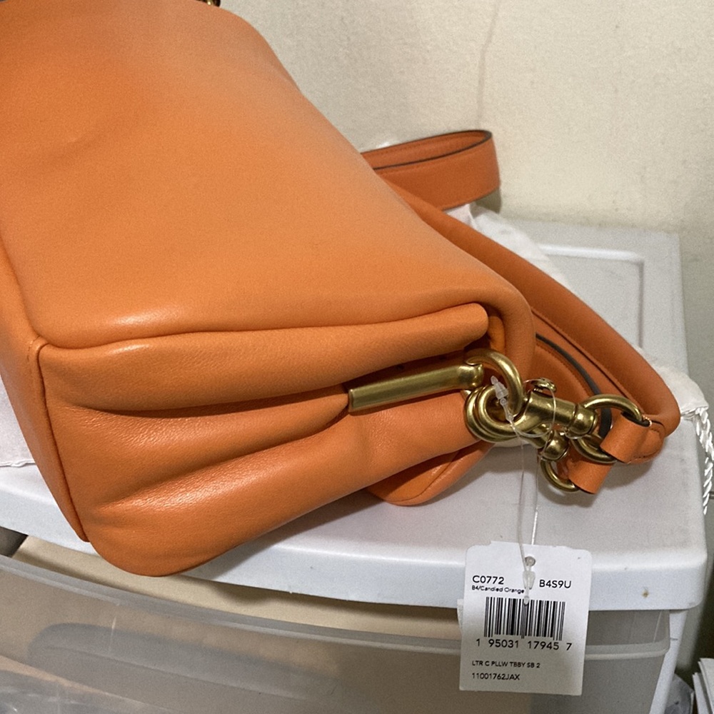 Coach Tabby 26 shoulder bag in Candied pillow leather - Picture 5 of 16